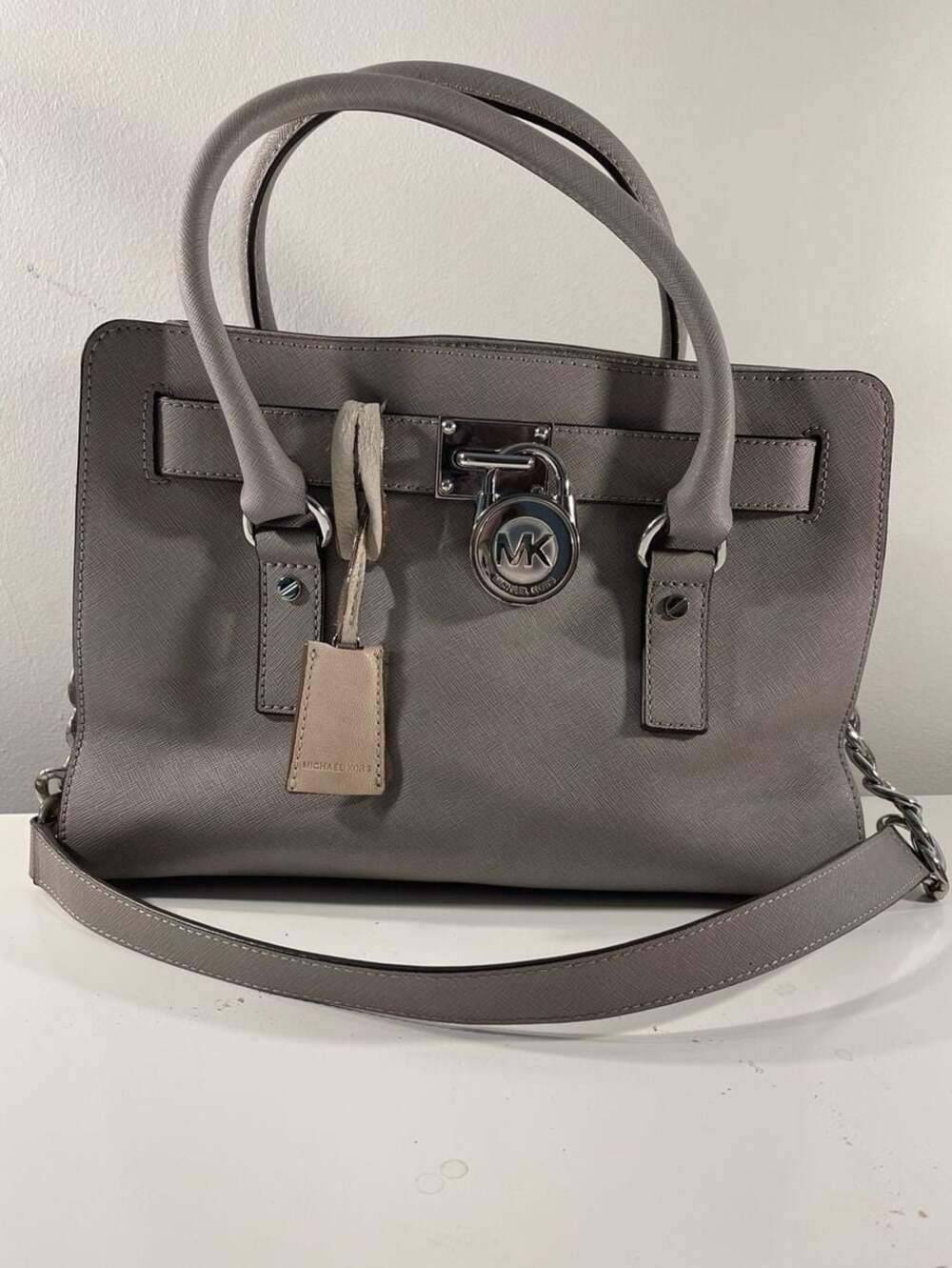 Michael Kors Saffiano Leather scuff resistant 2015 Handbag. Shiny Silver Tone Lo
